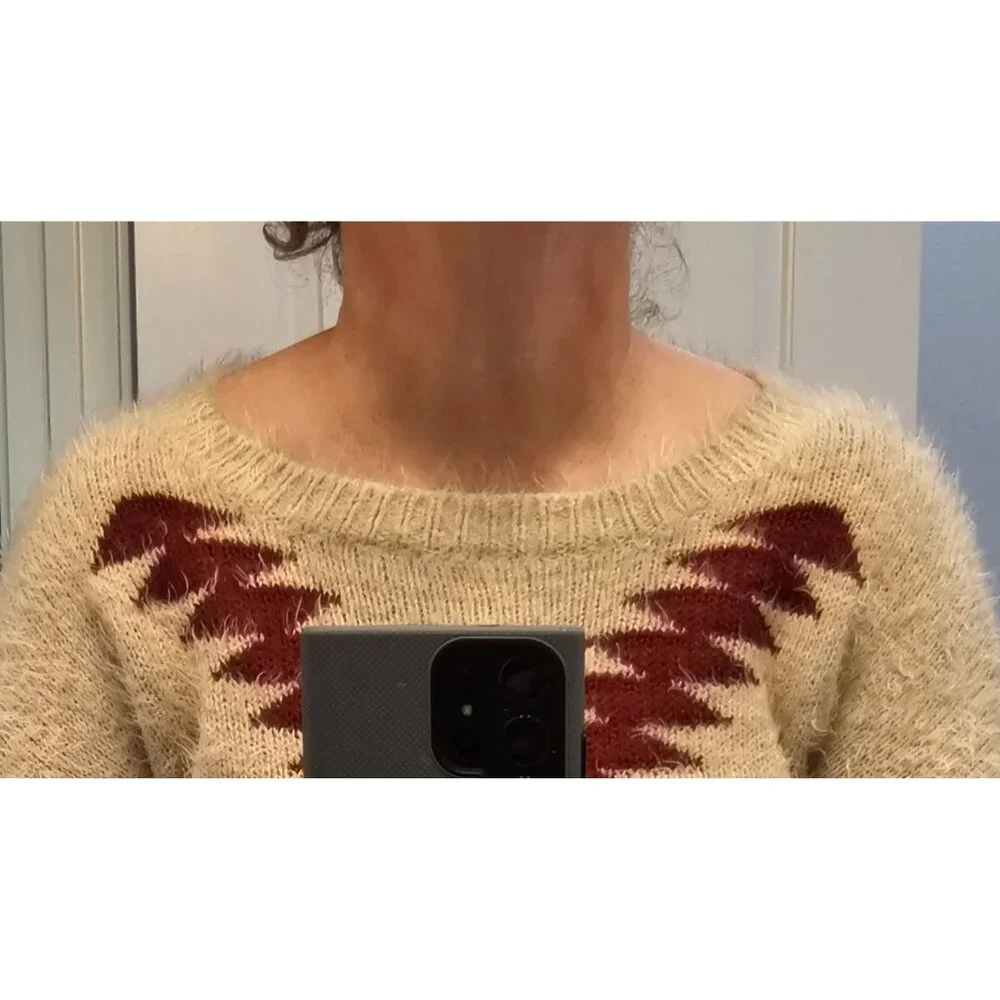Tea n Rose Woman's Medium/Large Scoop‎ Neck Sweater